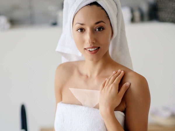 Pamper your décolleté with our Native Collagen and Hyaluronic Acid Sheet Mask. Rejuvenate and hydrate for a smoother, more youthful-looking skin.